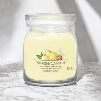 Ароматическая свеча Iced Berry Lemonade Medium Yankee Candle