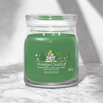 Ароматична свічка Shimmering Christmas Tree Medium Yankee Candle