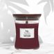 Ароматическая свеча с ароматом темной вишни и амбры Woodwick Medium Phantom Cherry 275 г