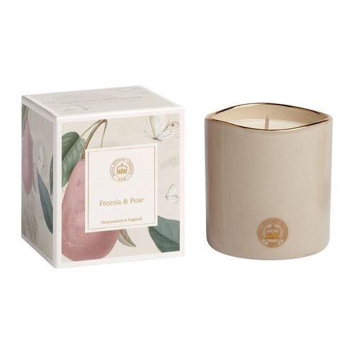 Ароматическая свеча с цветочным ароматом и фруктовыми нотами Kew aromatics Freesia, Pear 180 г