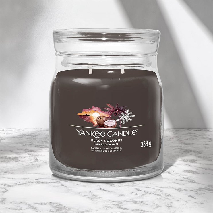 Ароматична свічка Black Coconut Medium Yankee Candle