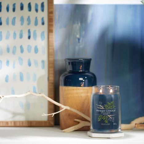 Корпоративный подарок - Ароматическая свеча Bayside Cedar Large Yankee Candle