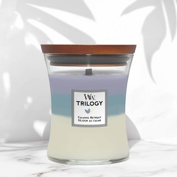 Ароматическая свеча с трехслойным ароматом Woodwick Medium Trilogy Calming Retreat 275 г