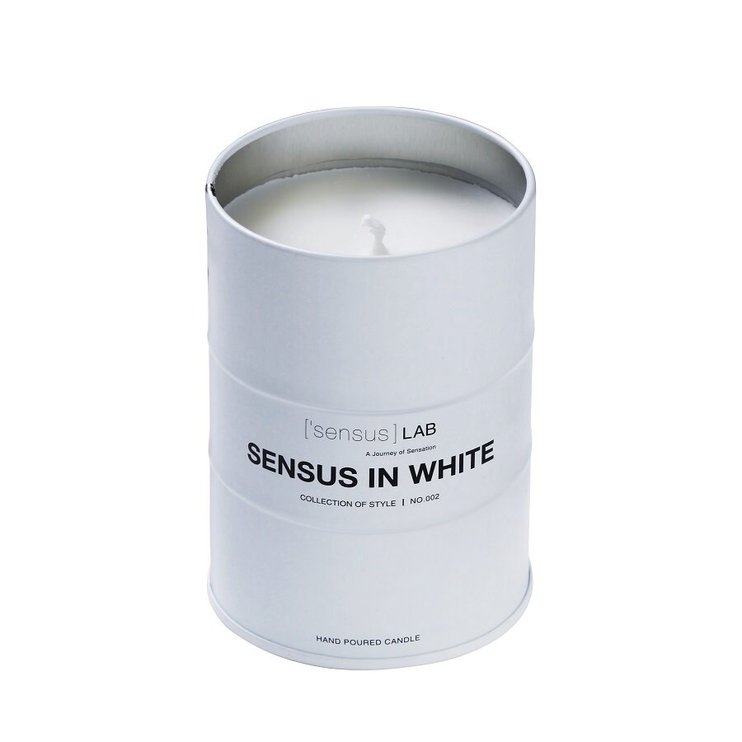 Ароматическая свеча с древесно-цитрусовым ароматом Sensus Lab Sensus in white No. 002 320 г