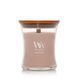 Ароматична свічка з какао та копченим кашеміром Woodwick Medium Patchouli Cr&egrave;me 275 г