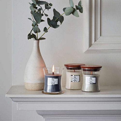 Ароматична свічка з ароматом айви, ірису та сандалу Woodwick Medium Cashmere 275г