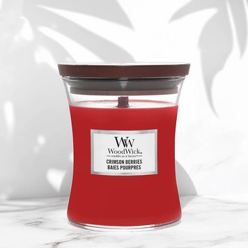 Ароматична свічка з нотами різдвяних ягід Woodwick Medium Crimson Berries 275 г