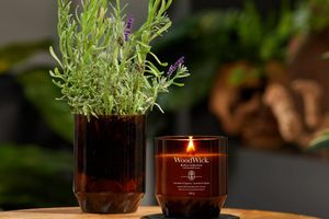 Нова екологічна колекція свічок WOODWICK: Затишок та аромати природи