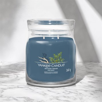 Ароматична свічка Bayside Cedar Medium Yankee Candle