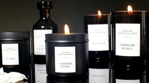 Ароматическая свеча с ароматом туберозы и зелени Urban apothecary Tuberose petals 300 г