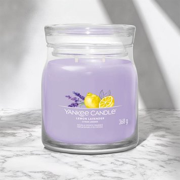 Ароматична свічка Lemon Lavender Medium Yankee Candle